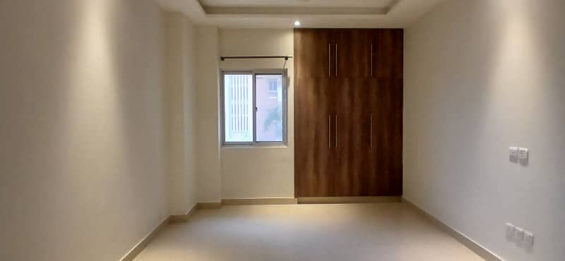 Luxurious 2-Bedroom Apartment Facing Courtyard un Furnished Available For Rent Near Dha Phase 4 9