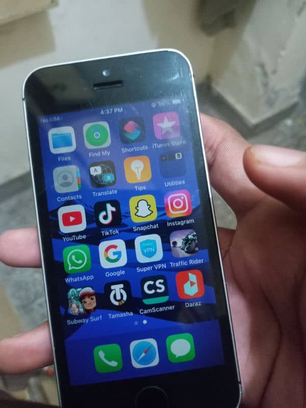 Iphone SE in good condition 1