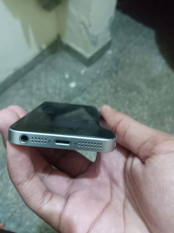 Iphone SE in good condition 3