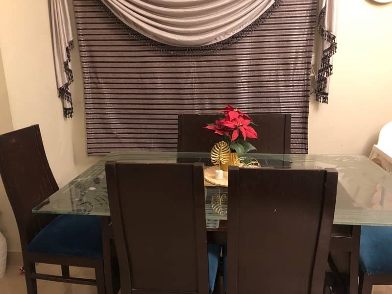 Dining table with 6 chairs 0