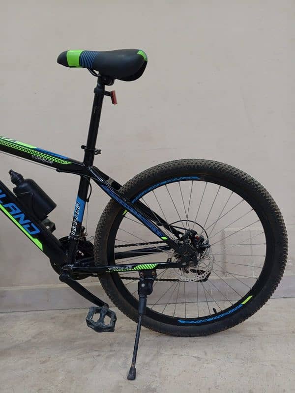 Highland Mountain Bike ( Disc Brakes) or Bicycle 2