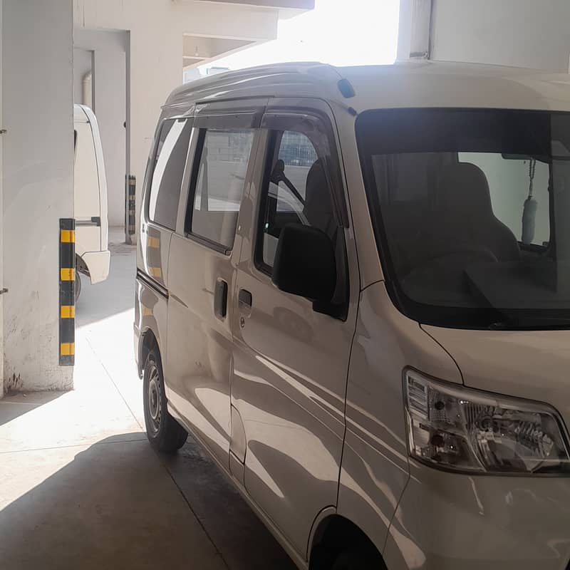 Daihatsu Hijet 2018 4