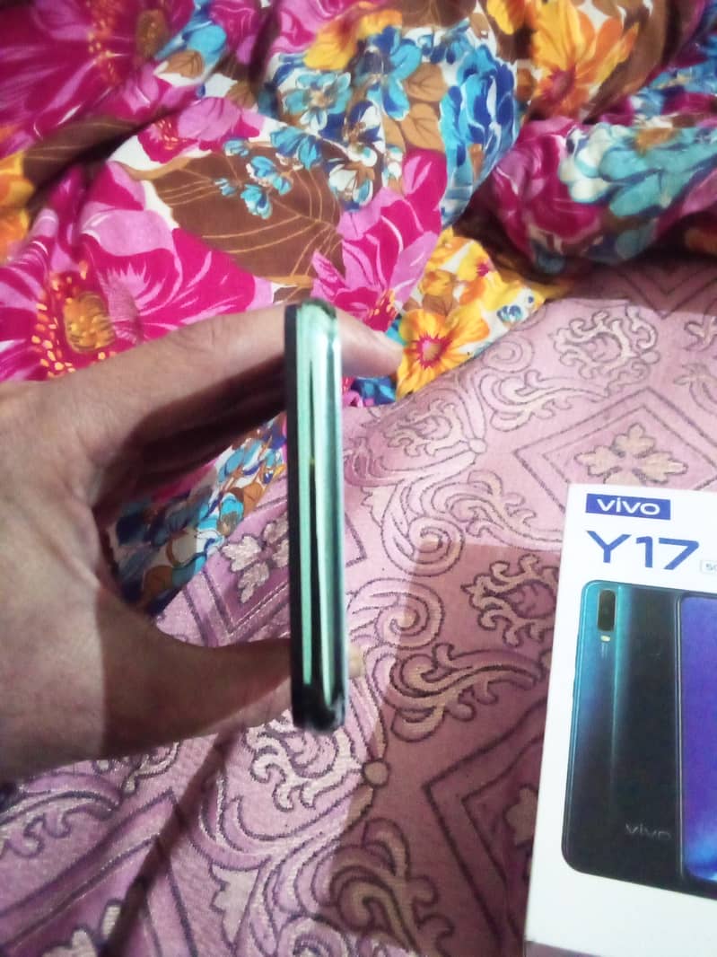 Vivo Y17 5