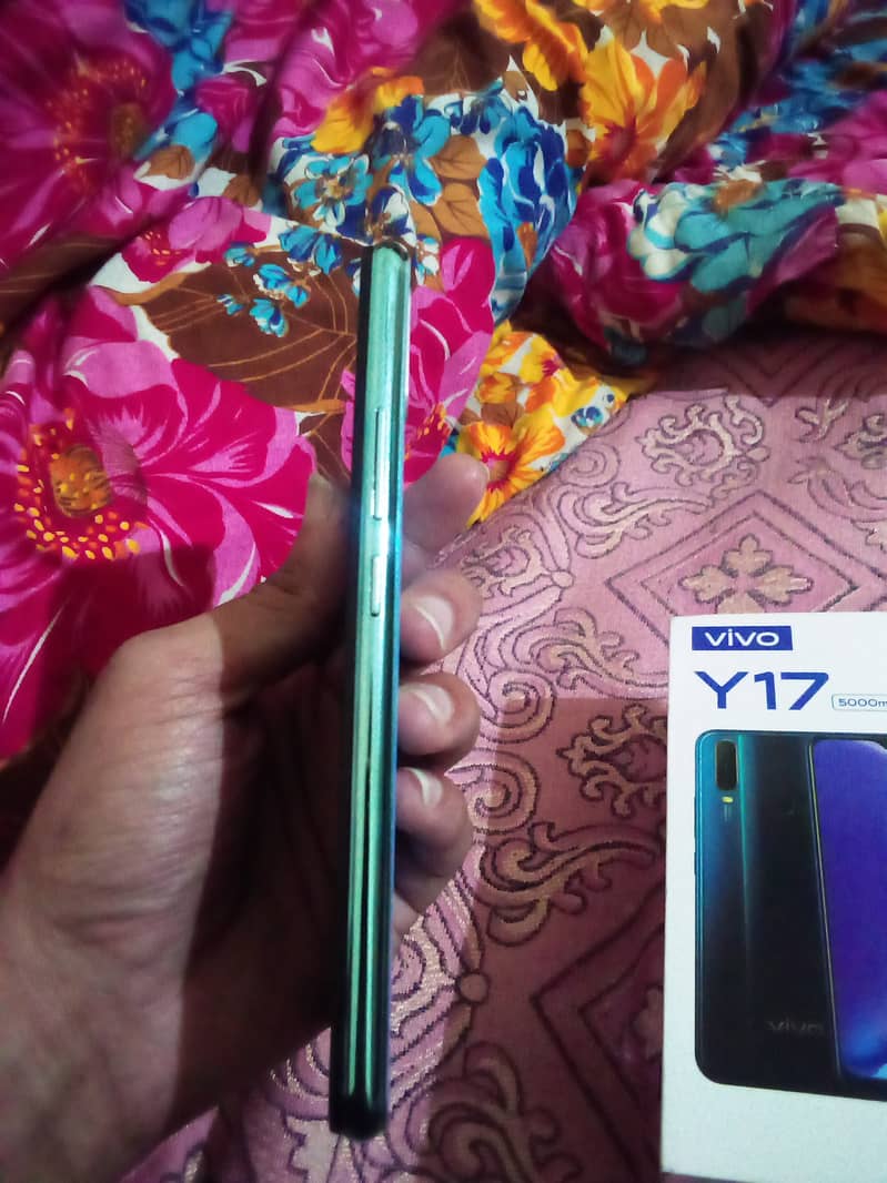 Vivo Y17 6