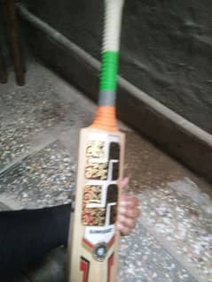 New Bat hain Sirf 4 matches Use Howa hain