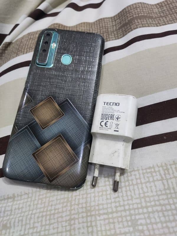 Tecno camon 17 6/128 with box and original charger 1