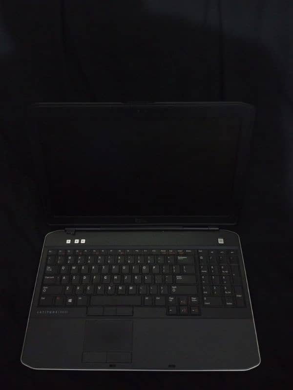 Dell Latitude E5530 0