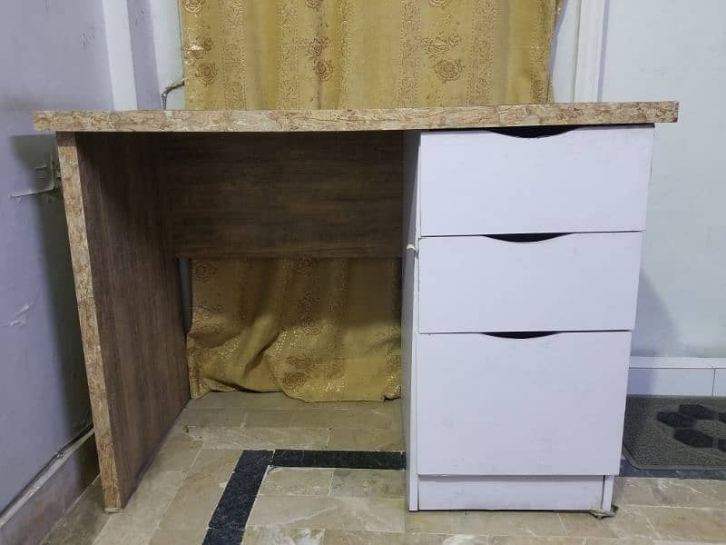 study Table and cupboards for sell 0