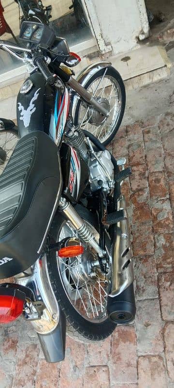 Honda 128 ha model 2014 ha copy ha later nh ha Bick full tayre ki ha 1