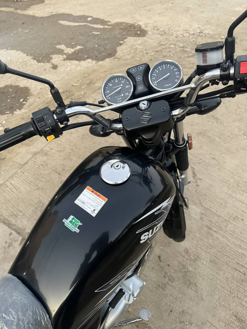 Suzuki GS 150 brand new just 2996 kilometres running urgent sell 2