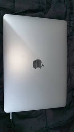 MacBook Air 2020 i3 8-256 used like new