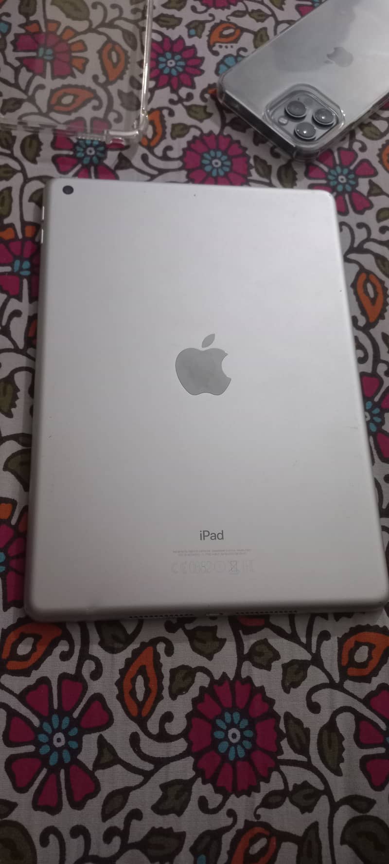 i pad 5th generation 128 gb ( no any fault) 2