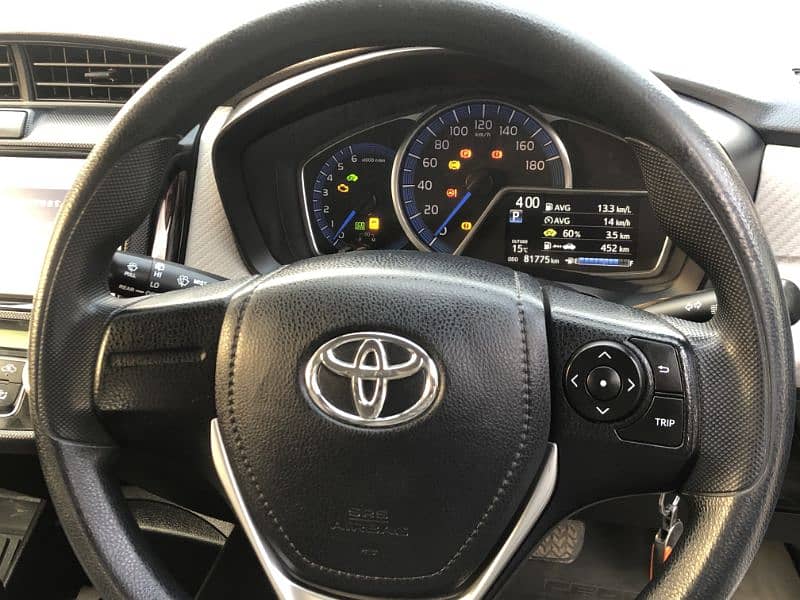 Toyota Corolla Axio 2014 10