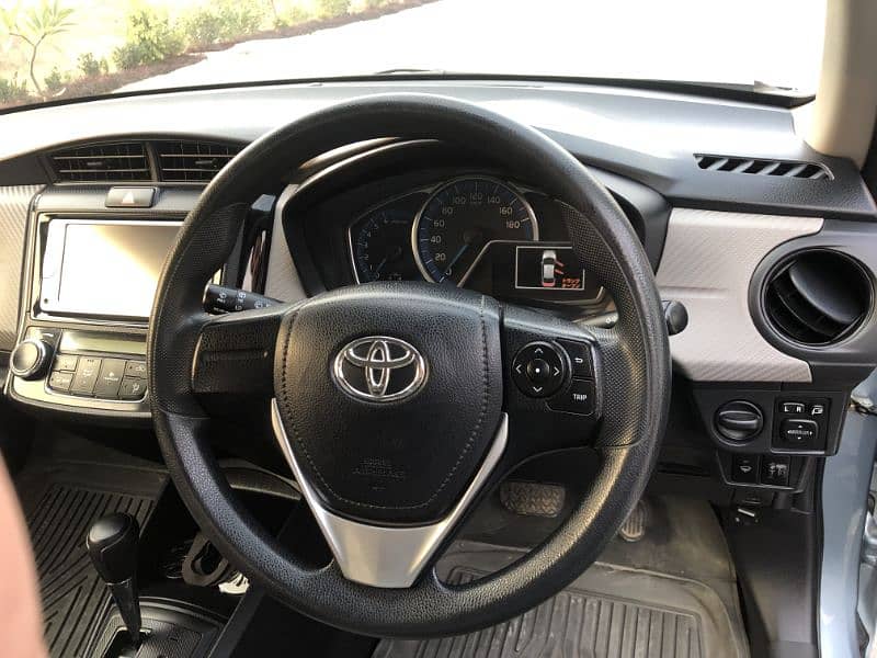 Toyota Corolla Axio 2014 12