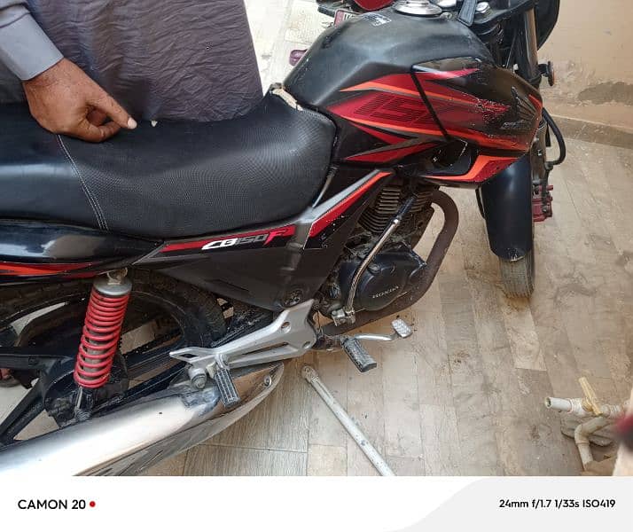 Honda CB 150 Karachi number model 2020 paper complete condition 10 by 5