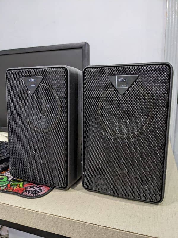 Fujitsu speakers 0