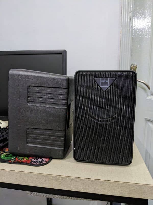 Fujitsu speakers 1