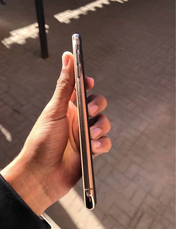 IPhone xs max dual physical PTA 3