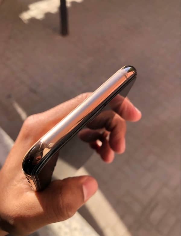 IPhone xs max dual physical PTA 4