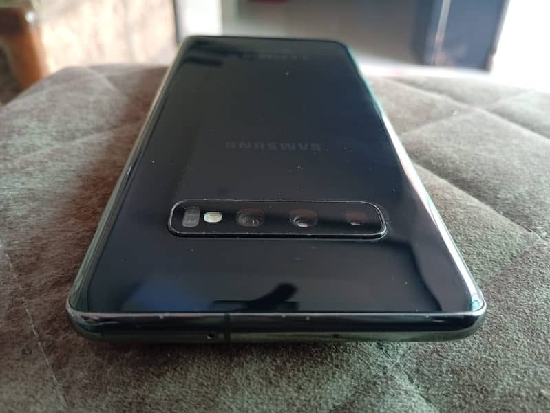 Samsung Mobile S10 Plus 4