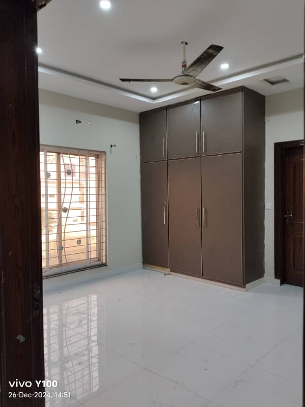 10 MARLA BRAND NEW UPPER PORTION AVAILABLE FOR RENT 8