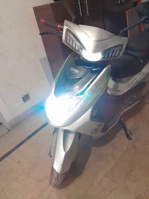 JY FUTURE Mehran-E-Bike n 10/10, with helmet 2