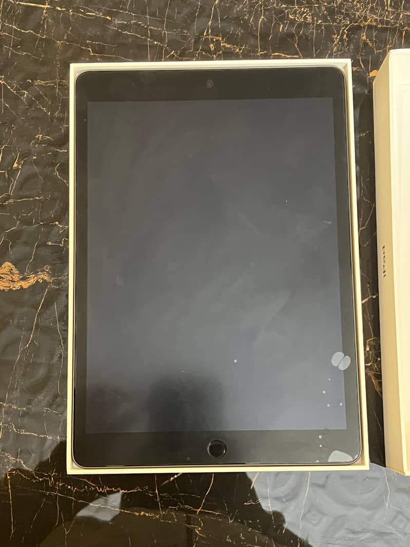 IPAD 9th gen 64GB Space grey with digital pen and cover 13