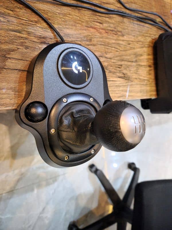 Logitech G29 steering wheel + Gear shifter 7