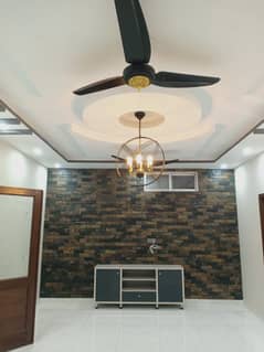 1 KANAL SPECIOUS BRAND NEW UPPER PORTION FOR RENT