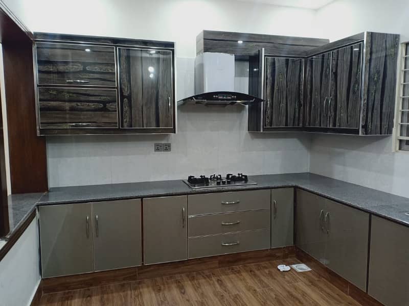 1 KANAL SPECIOUS BRAND NEW UPPER PORTION FOR RENT 9