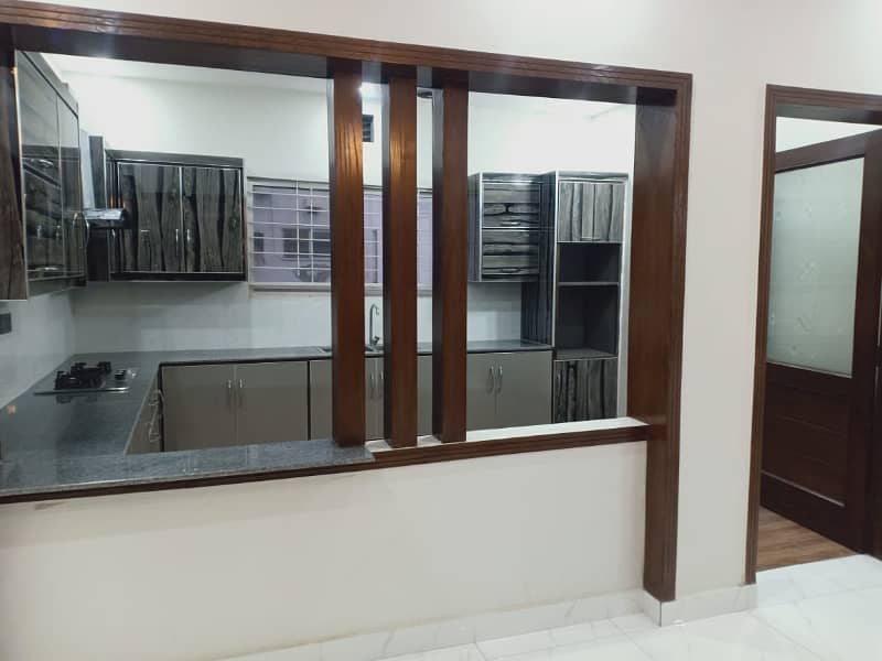 1 KANAL SPECIOUS BRAND NEW UPPER PORTION FOR RENT 10