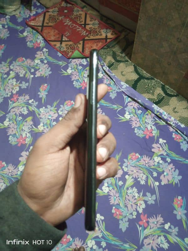 One plus 8 10/10 condition 6