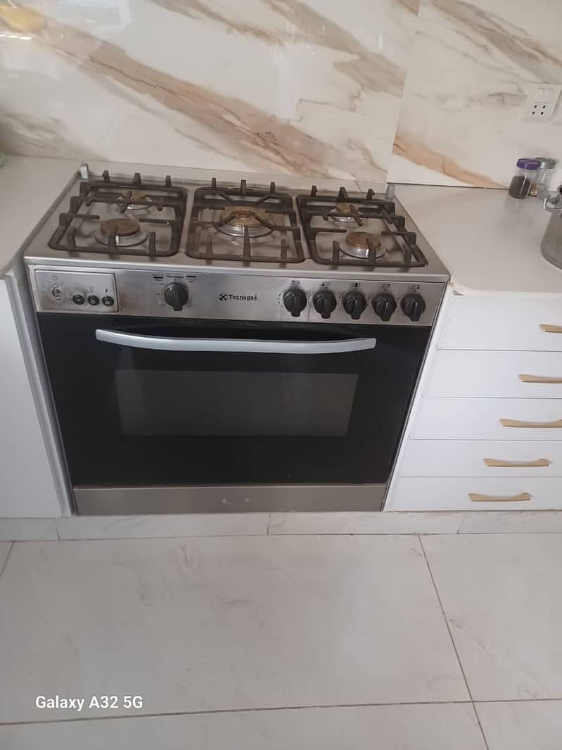 Tecnogas 5 burner stove with oven - very good condition 0