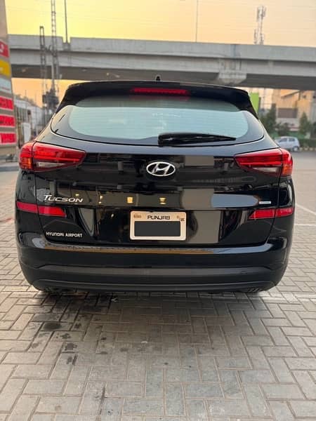 Hyundai Tucson AWD full options 2