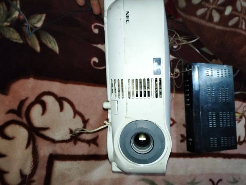 original NEC PROJECTOR FOR SALE urgent 1