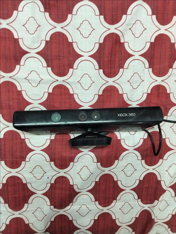 X BOX 360 KINECT WITH FREE GAME! 0