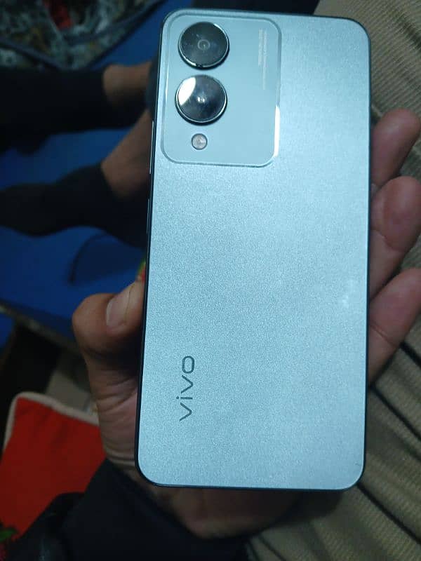 Vivo Y17s 0