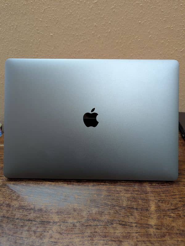 MacBook Pro 2017 15inch 1