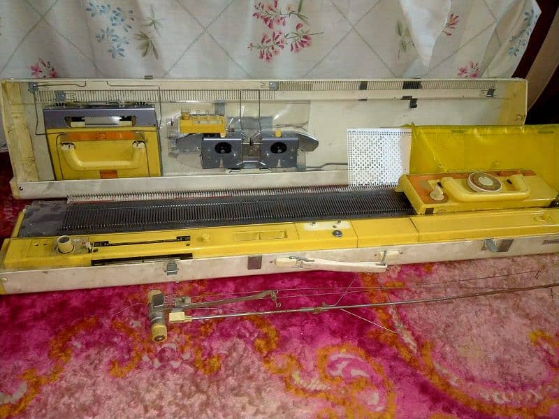 Brother knitting machine KH-840 1