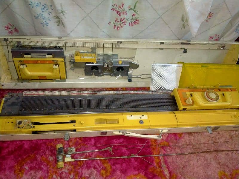 Brother knitting machine KH-840 3