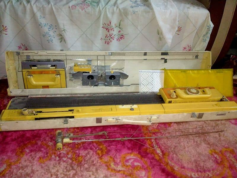 Brother knitting machine KH-840 5