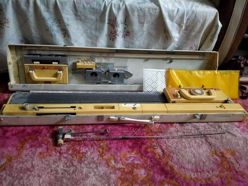 Brother knitting machine KH-840 6