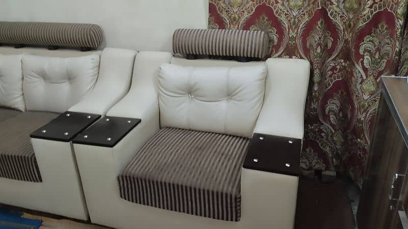 6 seater sofa set for sale in excellent condition 3