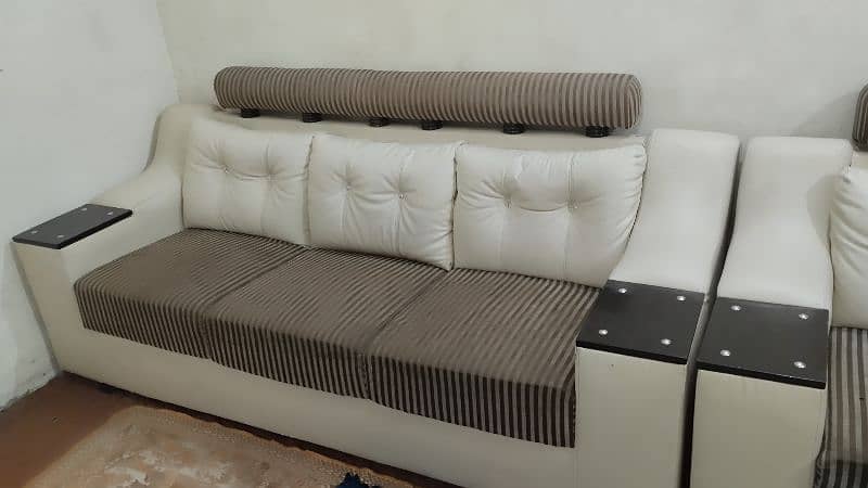 6 seater sofa set for sale in excellent condition 5