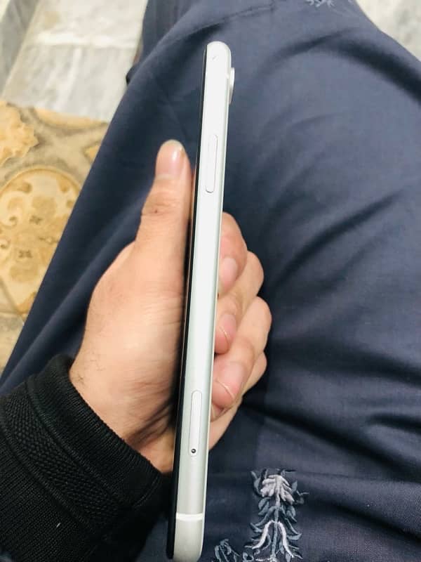 I phone Xr hai total original hai water pack hai 2