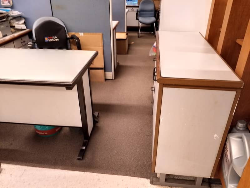 Good Condition Office Furniture. 2