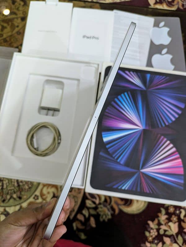 iPad Pro 256gb M1 Chip 3rd Gen Complete Box 2