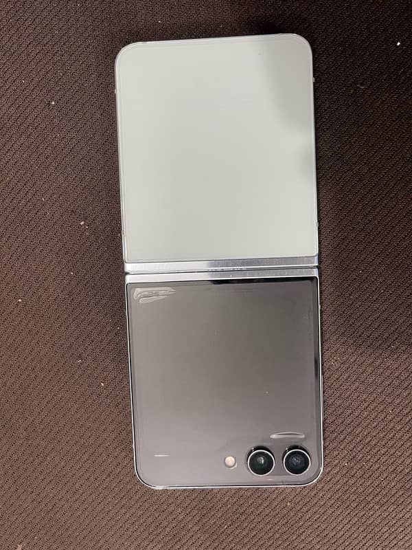 Samsung Flip Z 5 Condition 10/10 One hand used 5