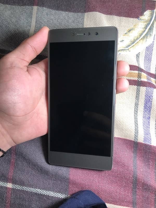 Q Mobile Z12 Pro 0