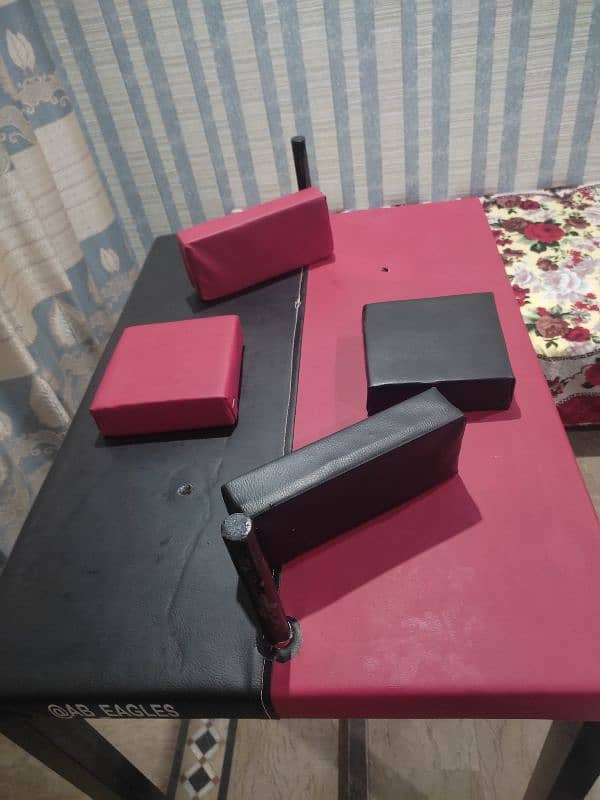 Arm wrestling table good condition 2